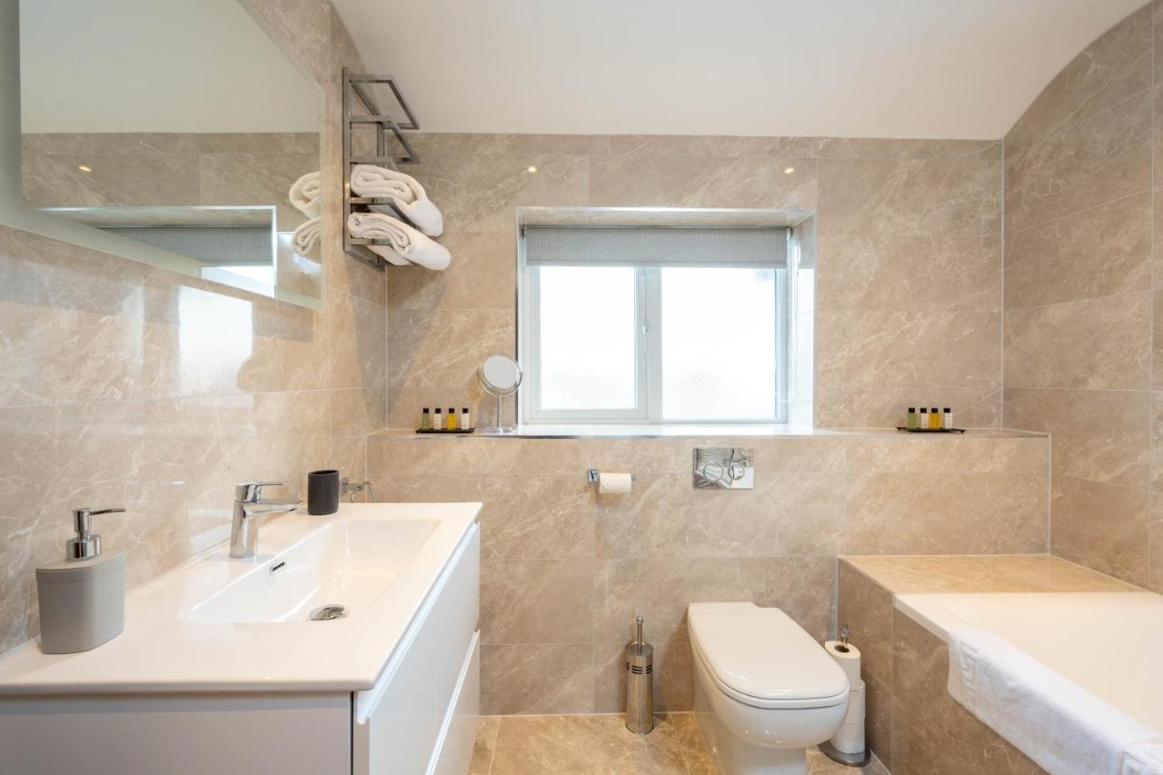 The Oaklands - Luxury Spacious 6-Bed, Near Solihull, Birmingham City, Jlr, Nec, Airport, Resorts World, Hs2 エクステリア 写真